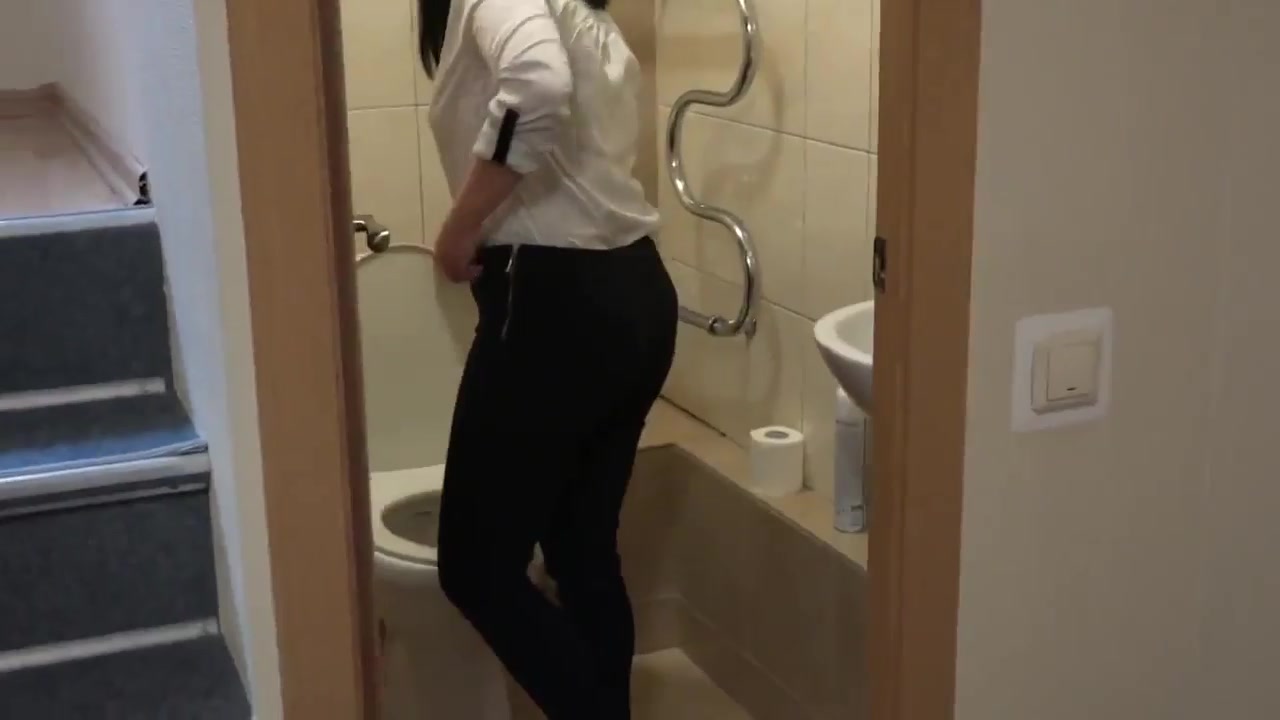 girl urinating - video 5