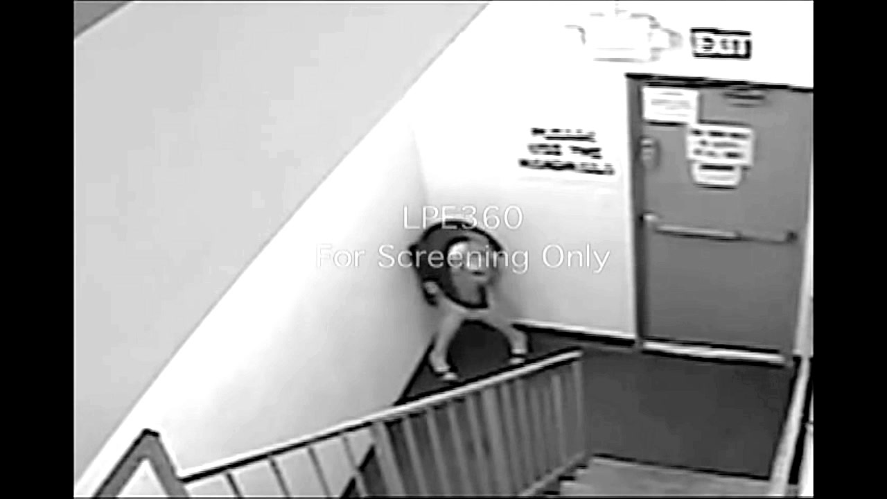 Blond stairs pissing