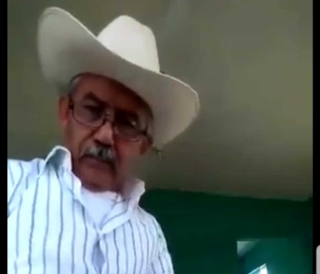 Viejo mexicano vergon se masturba