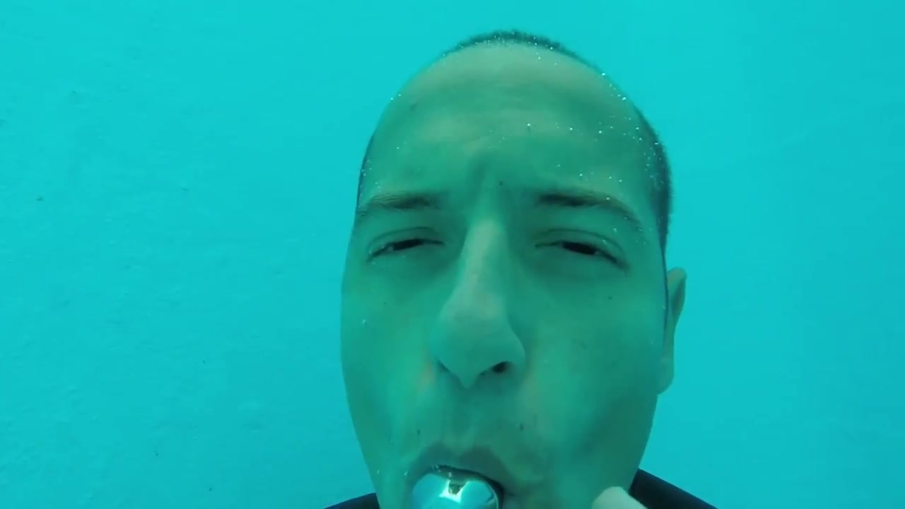 Underwater barefaced breathing on scubatank