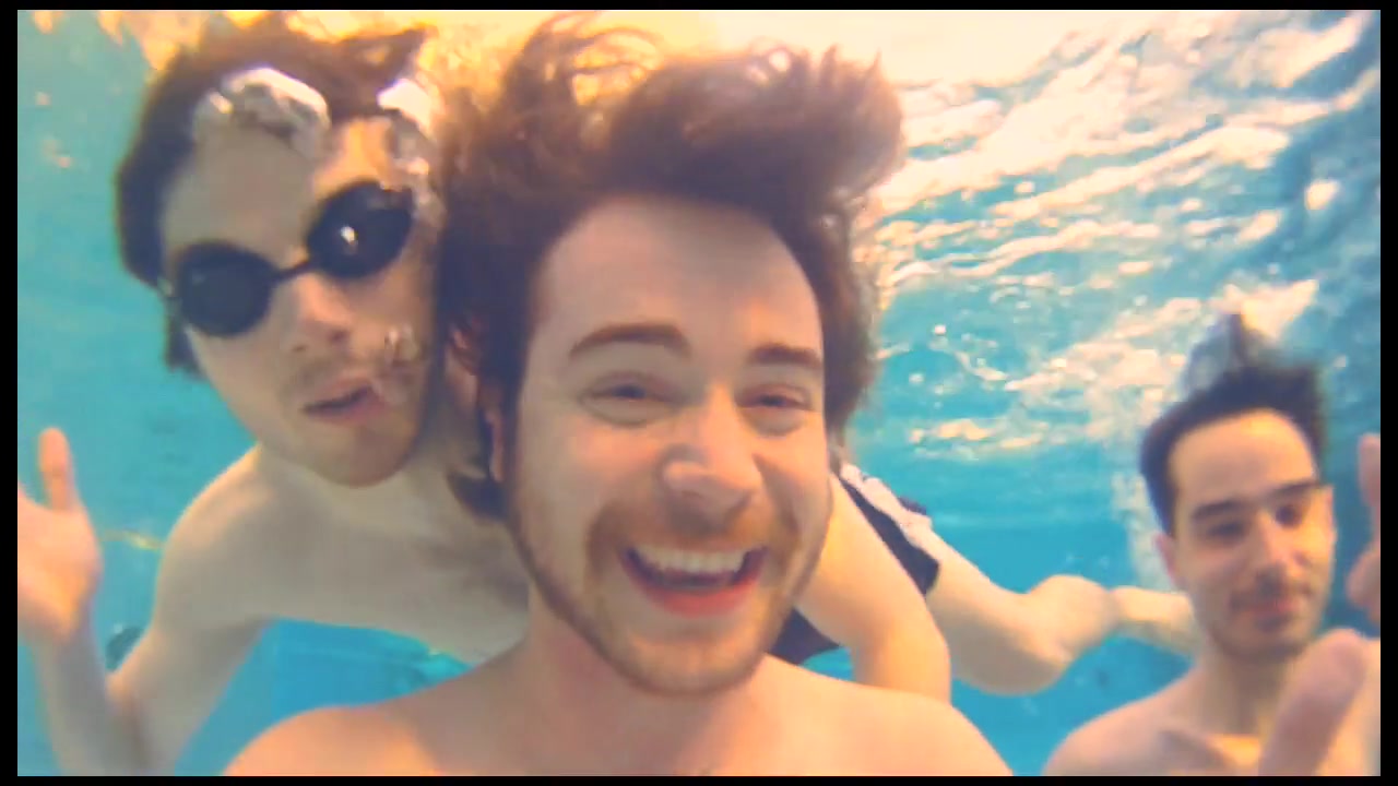 Barefaced buddies talking underwater