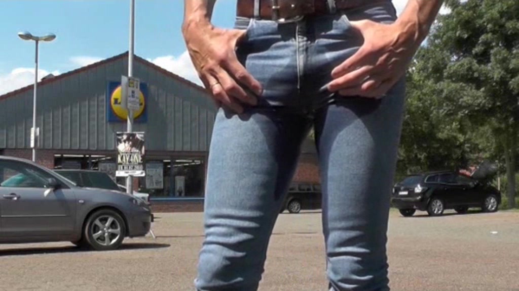pissboy loves wet jeans