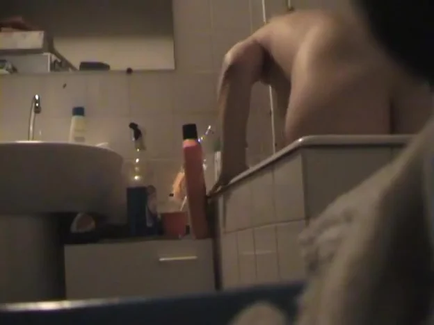Woman Bath Farts ThisVidcom