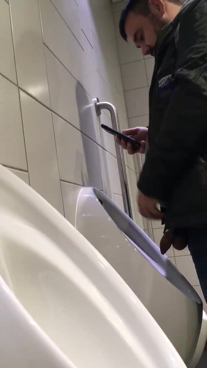 SPYING HOT MEN WITH GREAT DICK AT URINAL