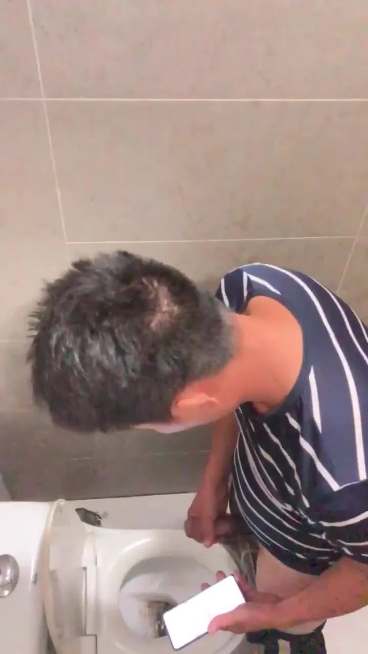 SPYING BOY CUMMING IN TOILET - ThisVid.com