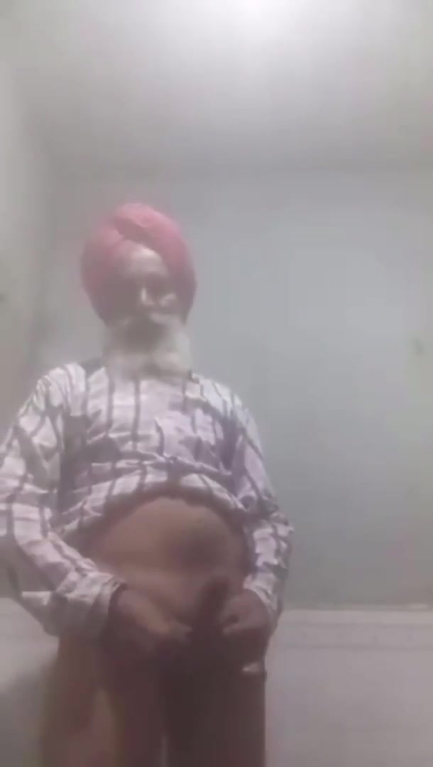 sikh Daddy Fucking his Asshole with Brush and Jerking