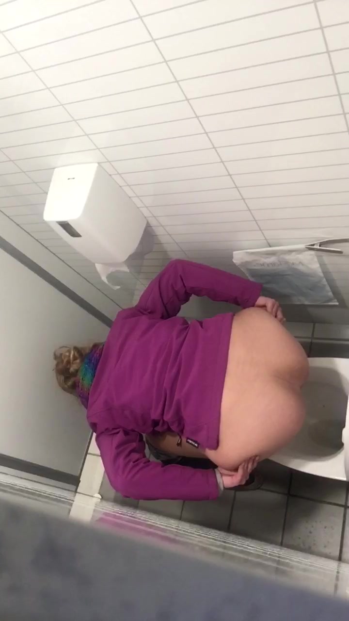 Over stall spy peeing girl