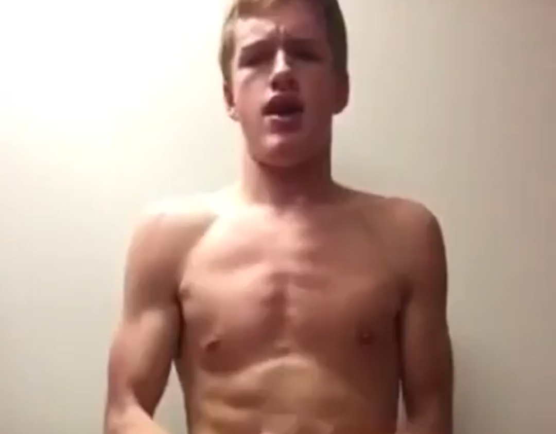 The perfect twink furiously jacking off
