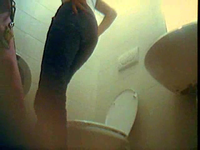Toilet voyeur - video 35