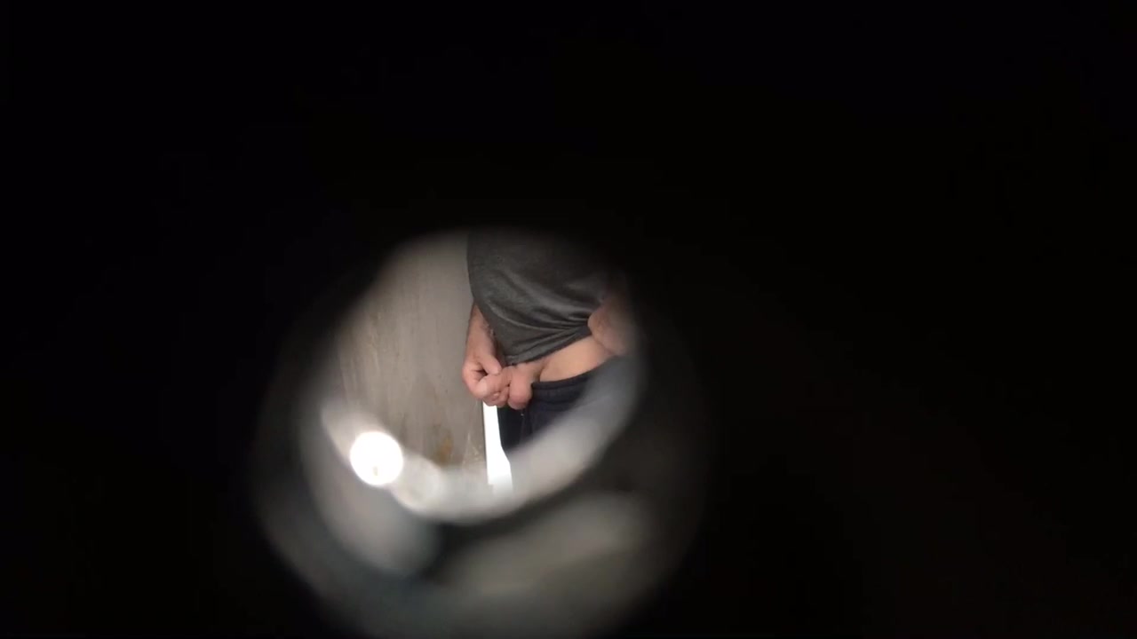 Spy hole wank - video 2