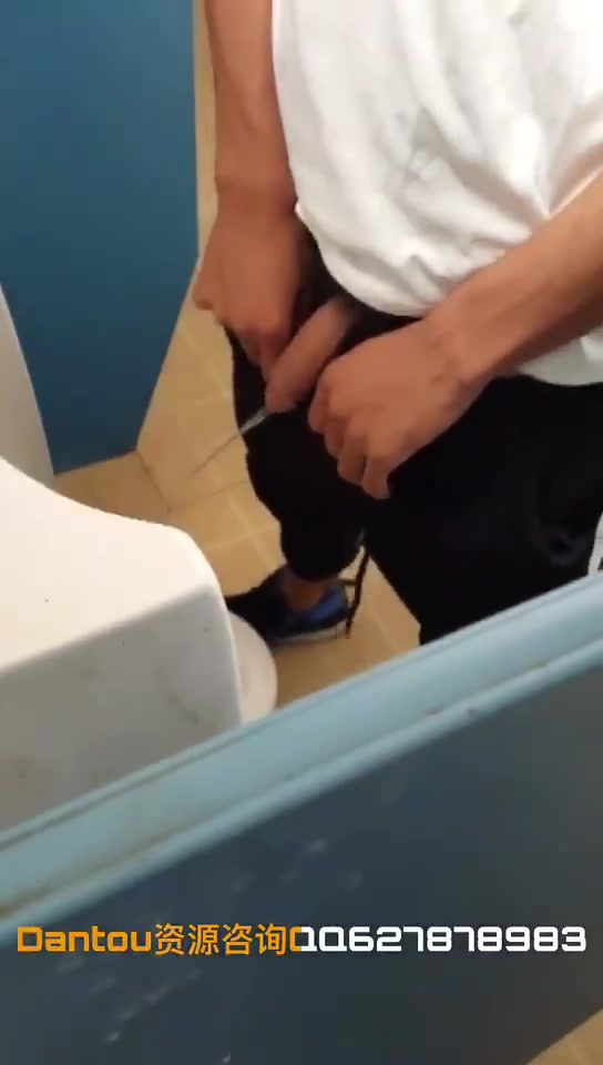 SPYING ASIAN MEN AT THE URINAL