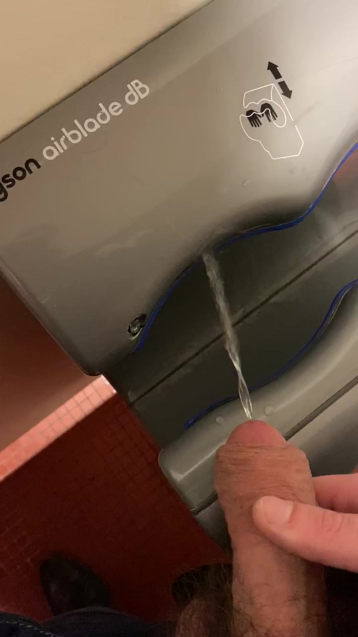 Piss marking hand dryer