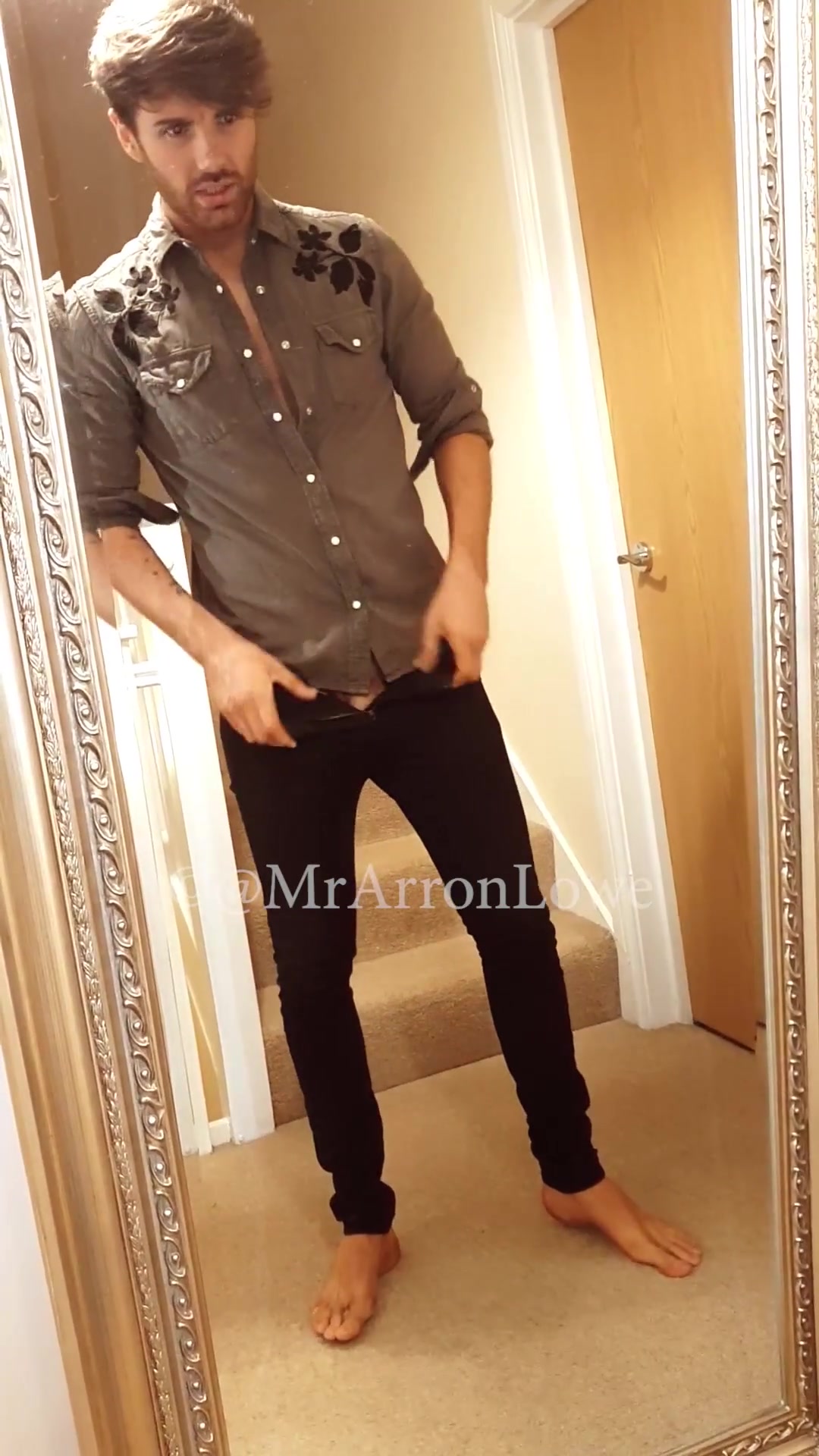 @ L inthe mirror