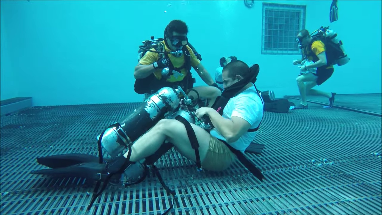17-10-SC NAVY DIVE SCHOOL