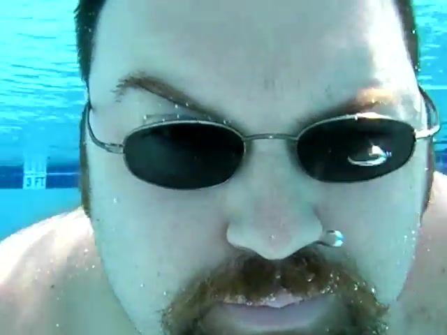 Bearded chubby goes underwater