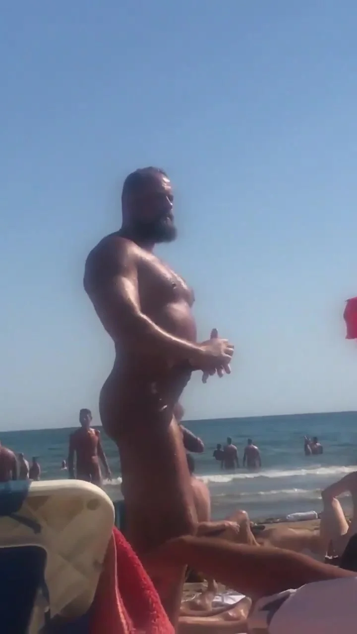 Public Play: BIG BLACK MEN ON THE BEACH - ThisVid.com