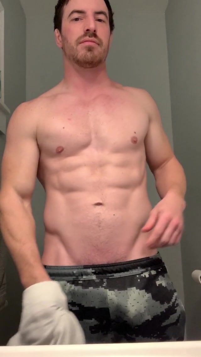 sexy muscle show it off