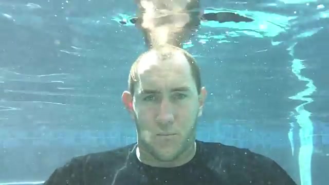 Barefaced hunk breatholding underwater
