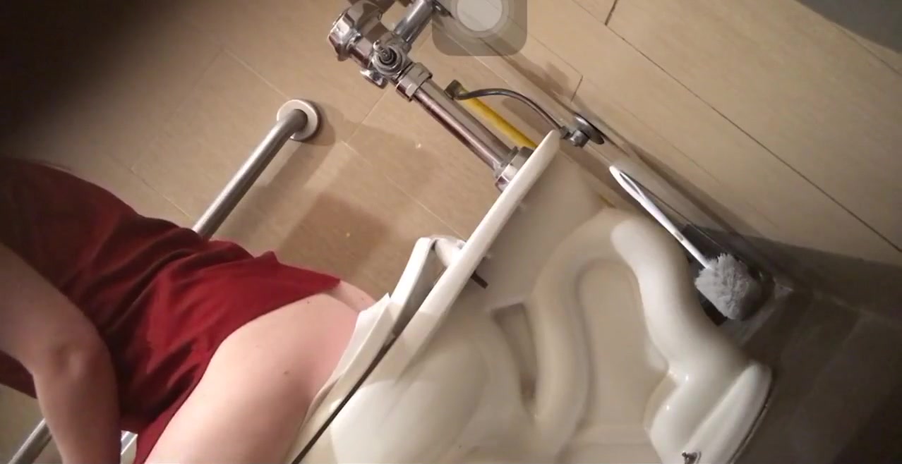 Restaurant Bathroom Spy - Bubble Butt Teen