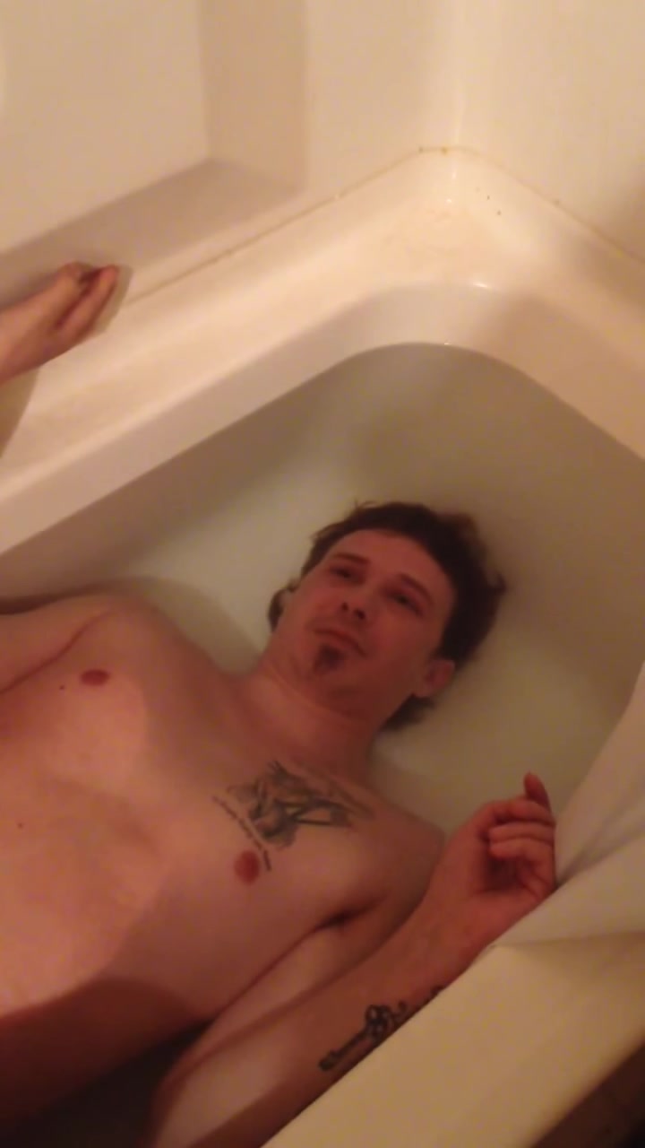 Bath challenge or underwater drowning in tub ?