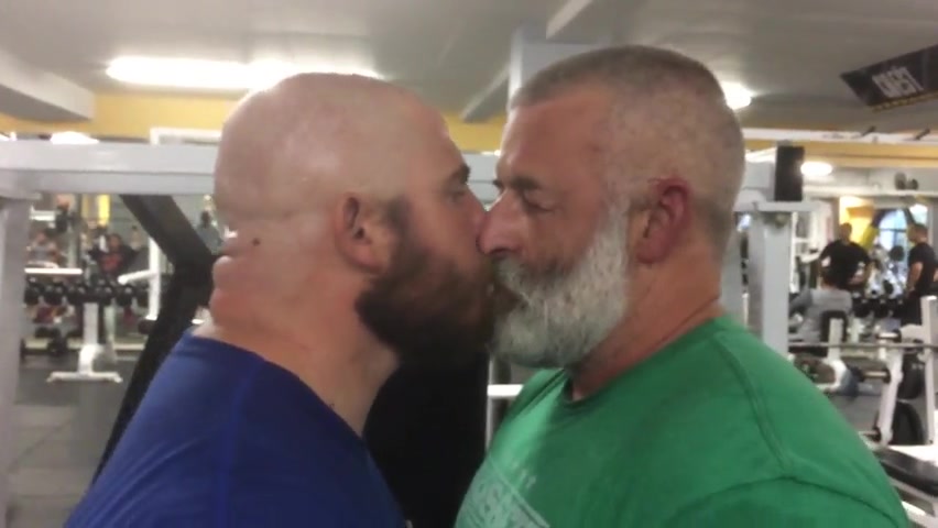 Bear kiss