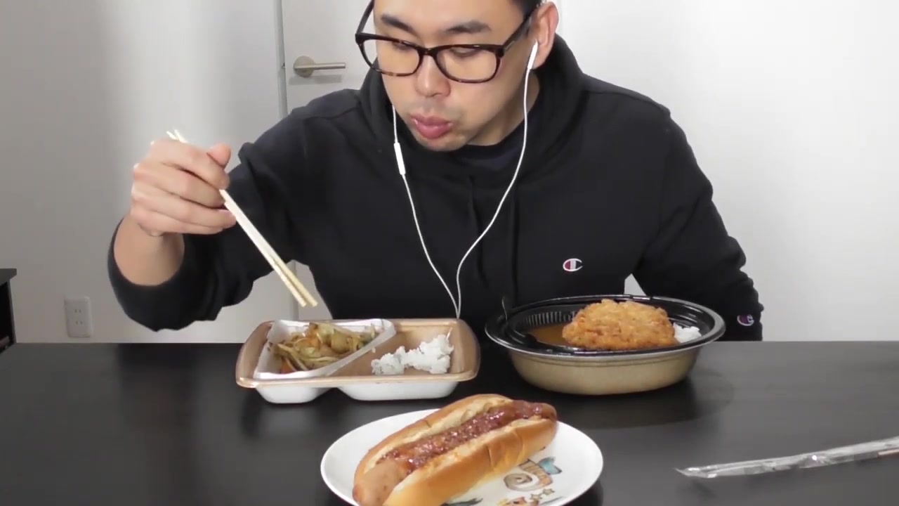 Japanese YouTuber farts while doing an eating ASMR (at 9:28)