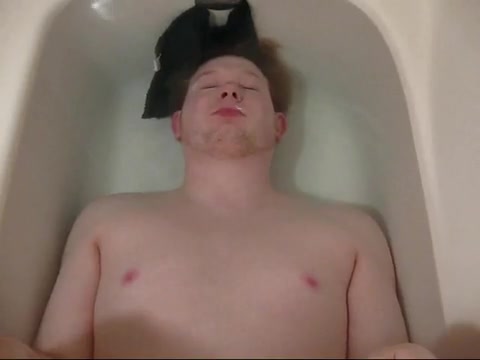 Redhead barefaced underwater in tub