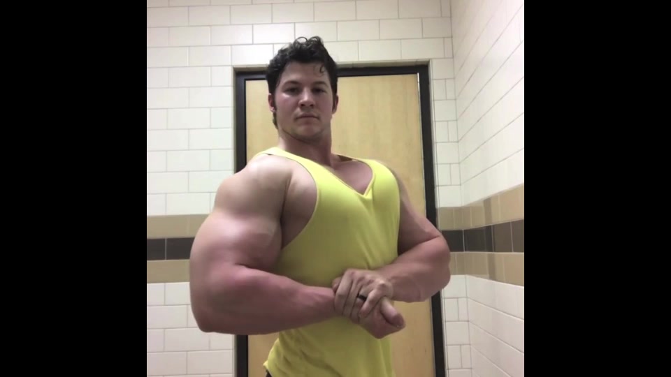 Sexy Noah flexes his huge Muscles 2