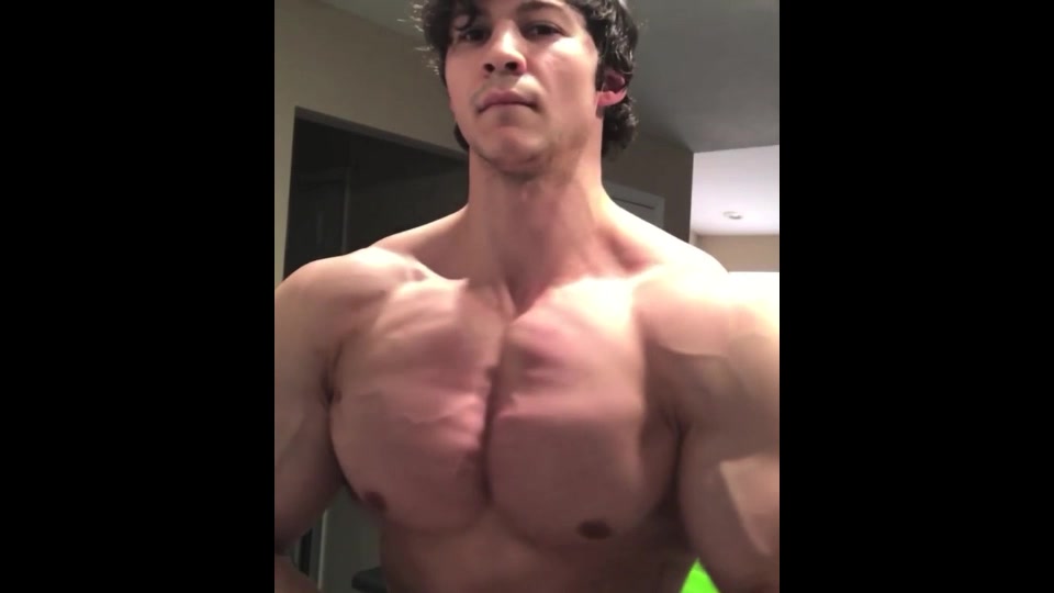 Sexy Noah flexes his huge Muscles 3