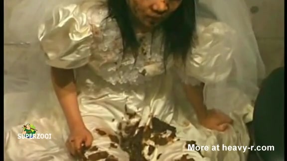 Japanese bride eats shit