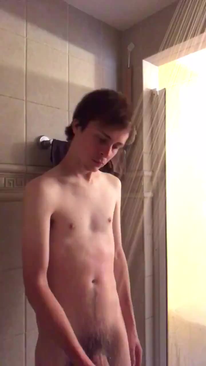 Short skinny hung twink showers