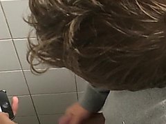 Caught college guy jerking off and cum in university stalls