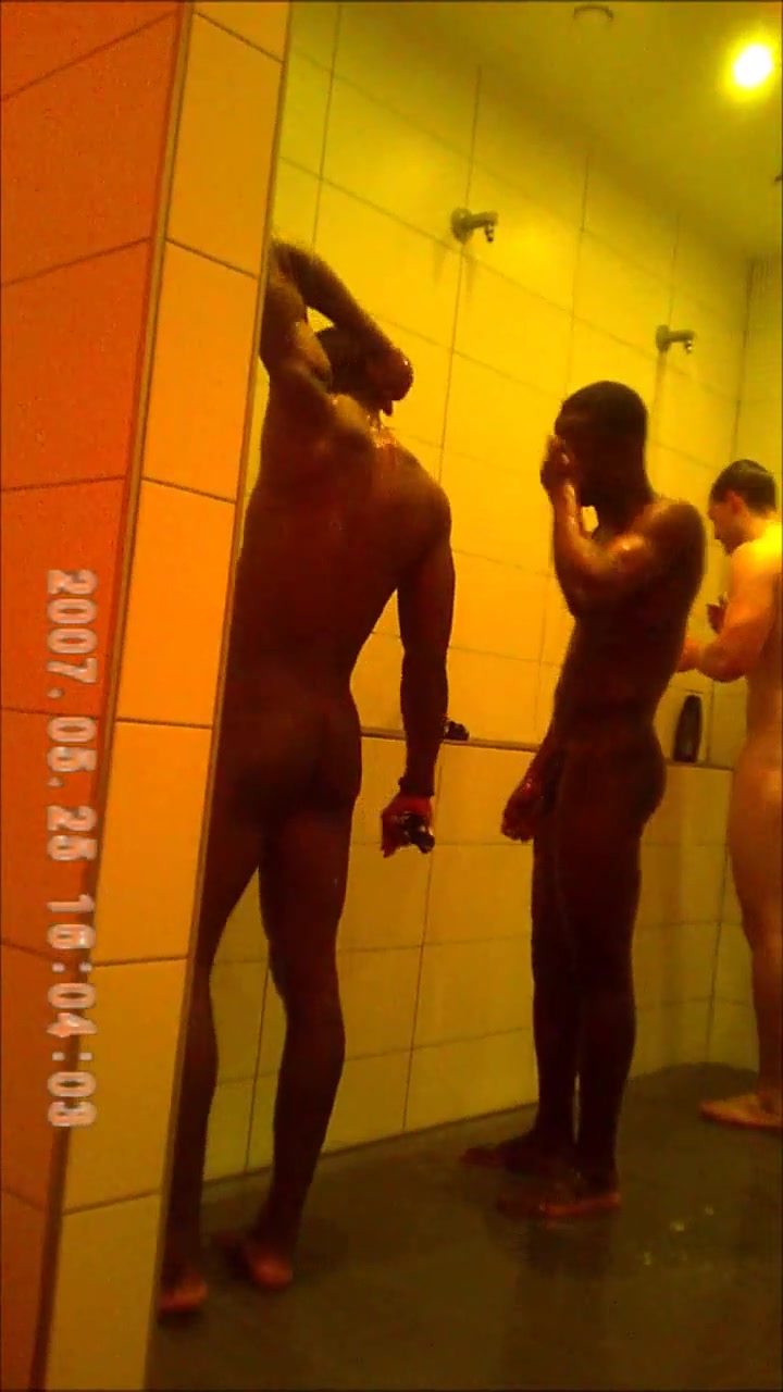 shower spy german gym1