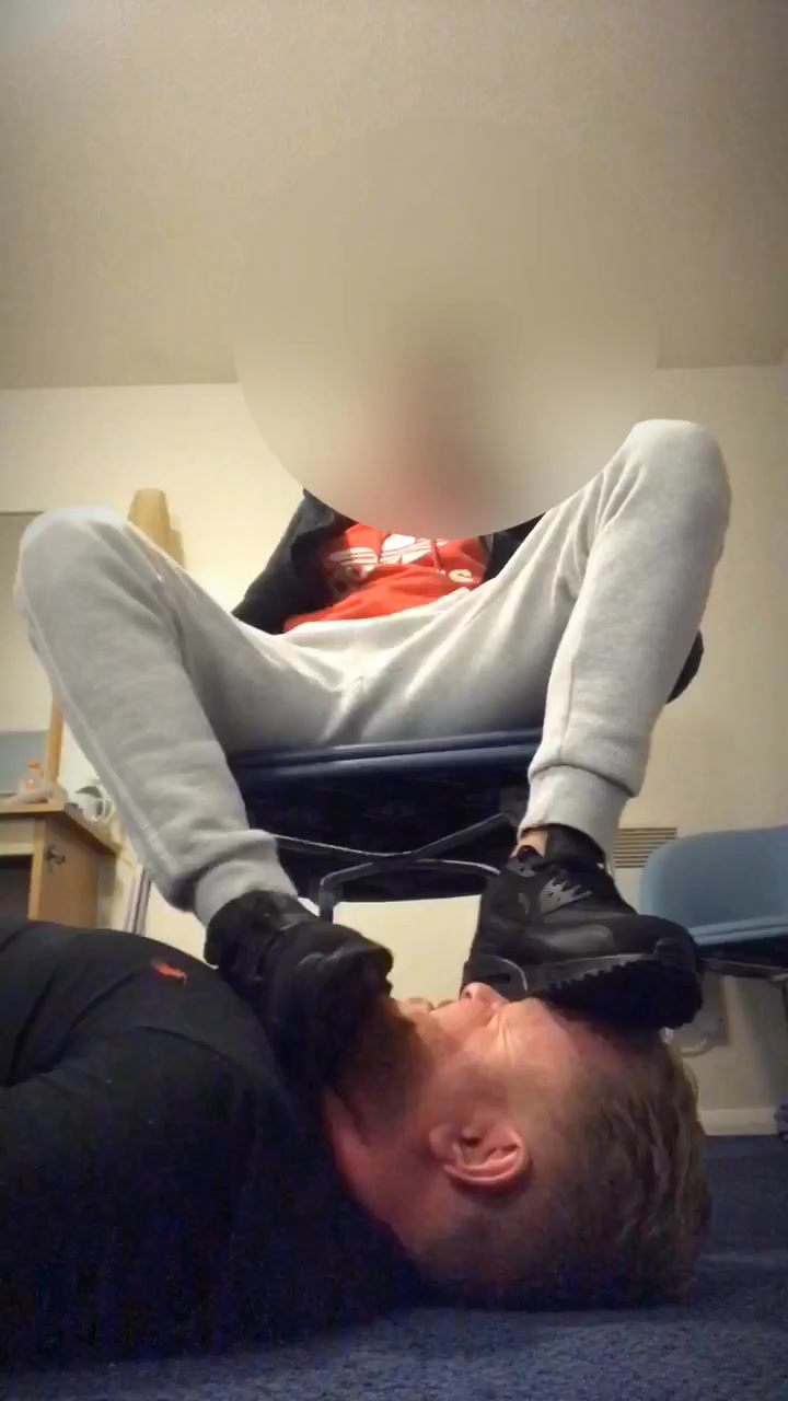 Slave sniffs my stinky farts and smelly feet