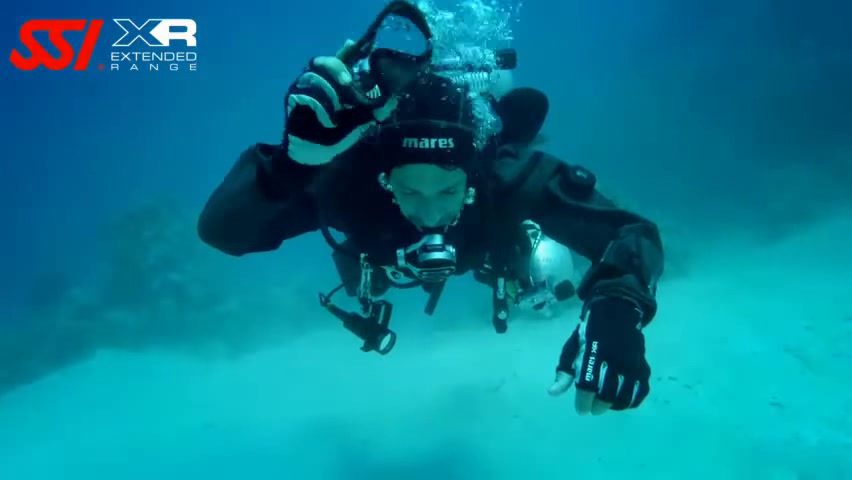 Scubadiver ripping mask off underwater