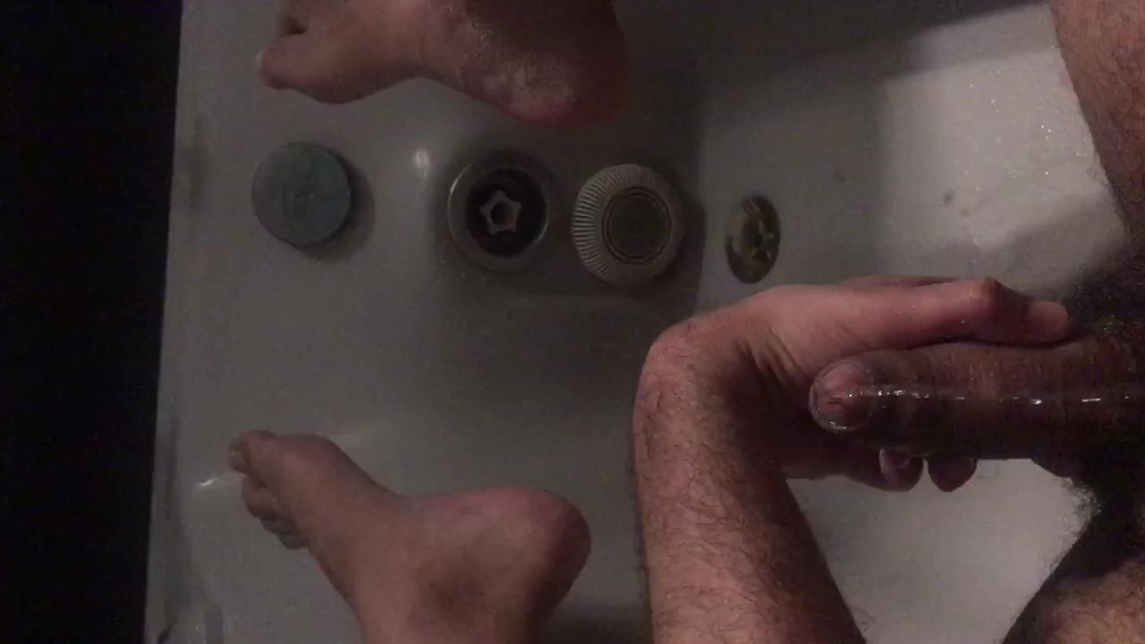 Pissing at the tub