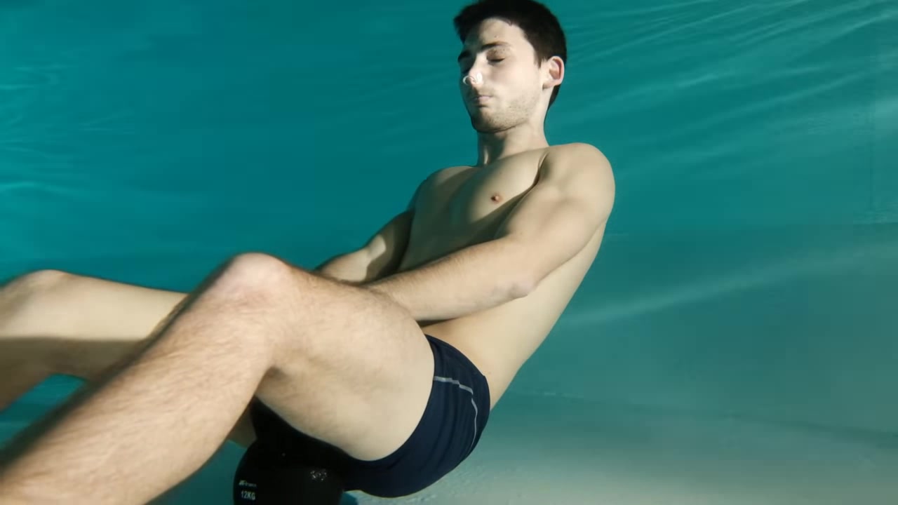 Barefaced italian in underwater static apnea
