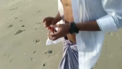 Indian Lady Naked On Beach - Indian Desi: Indian boy nude in beach - ThisVid.com
