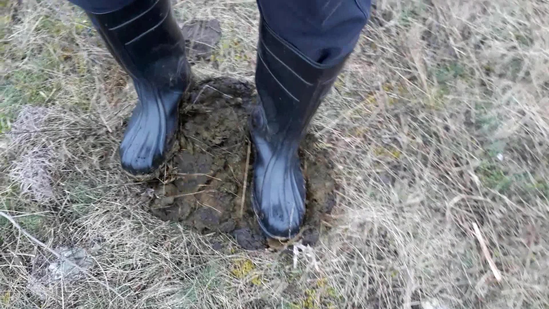 Rubber boots vs cowshit - video 20