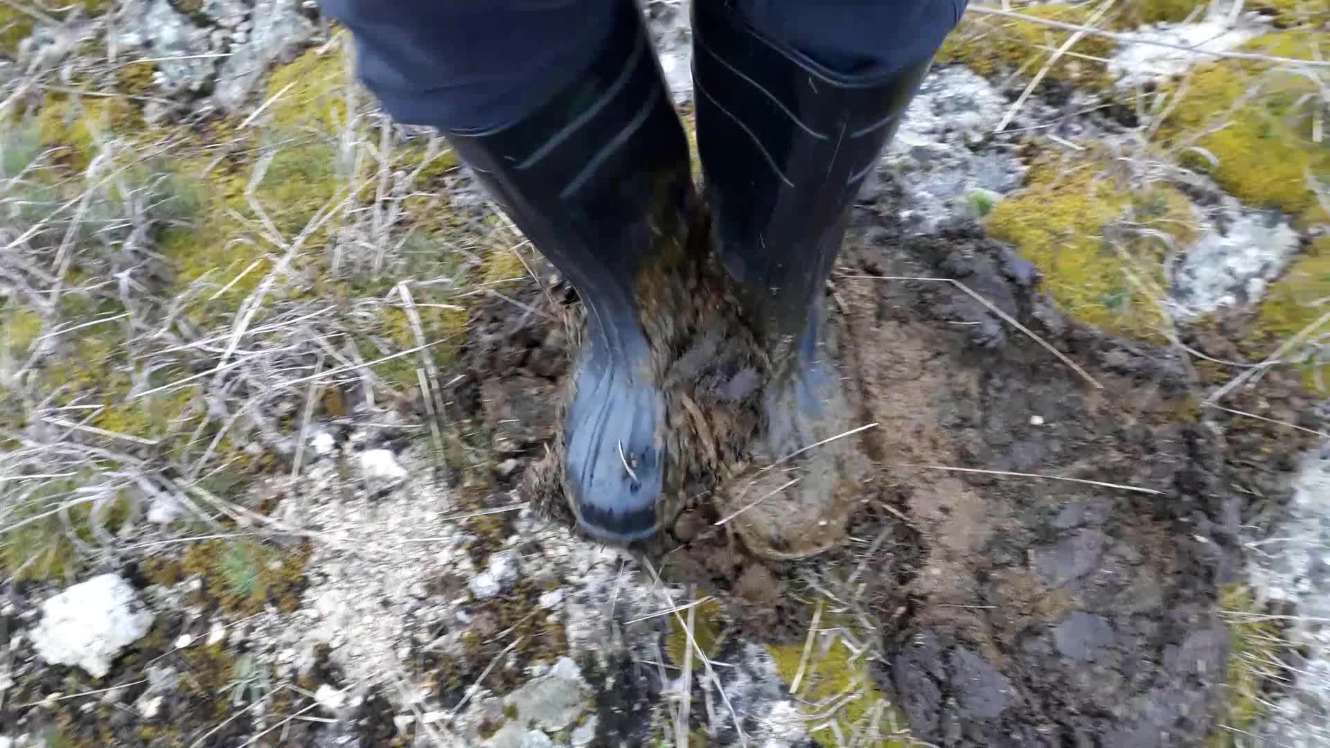 Rubber boots vs cowshit - video 21