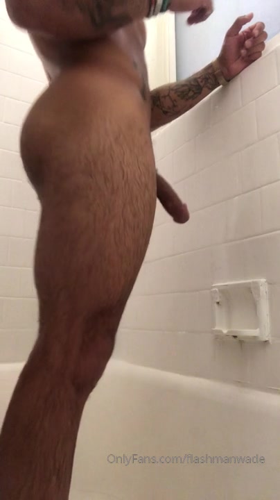 FL@SHM@N WADE SHOWS OFF IN THE SHOWER