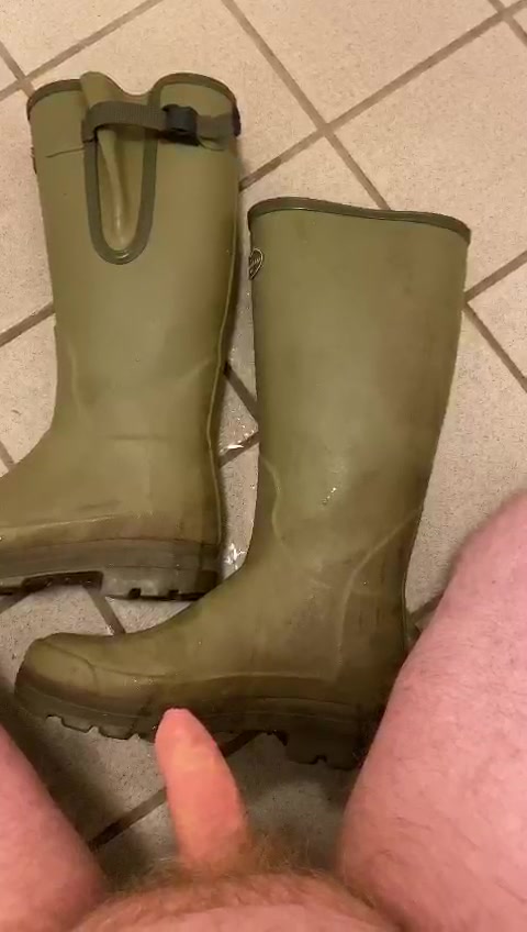Yellow gloves and wellies - video 3