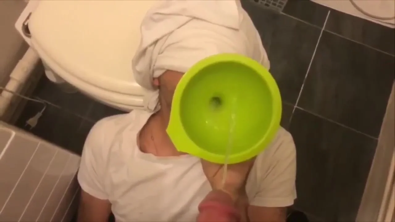 My Boyfriend Loves Drinking My Piss ThisVidcom