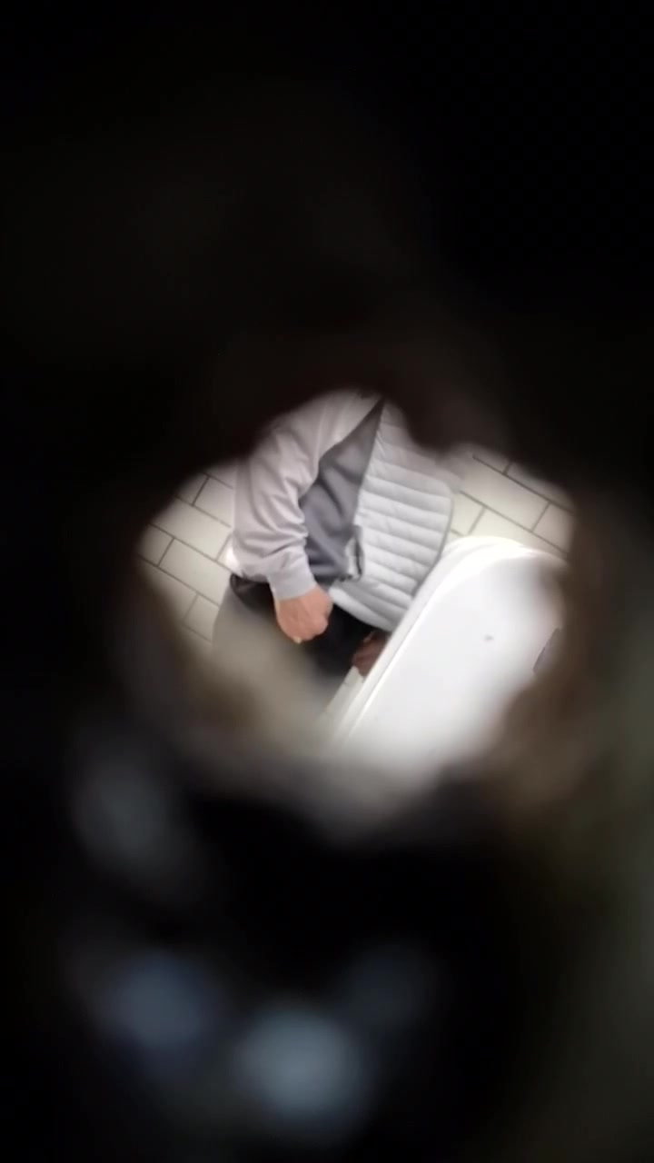 Urinal spying - video 2