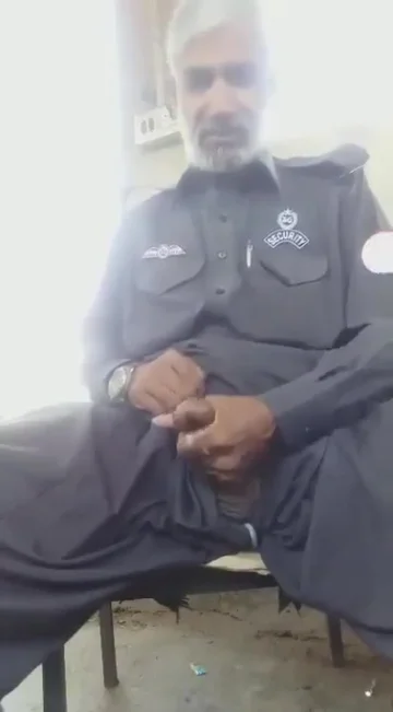 Xxx Pakitan Aarmy Sexi - Pakistani security guard cums on duty - ThisVid.com