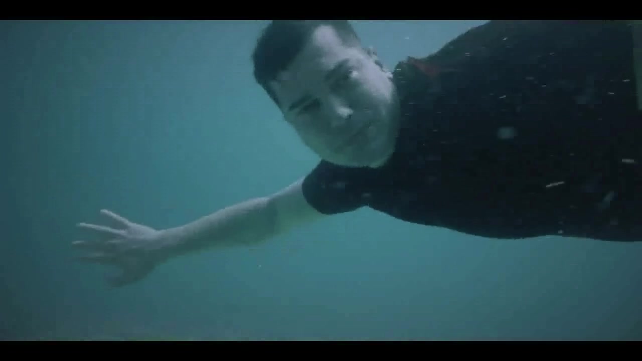 Turkish actor goes underwater