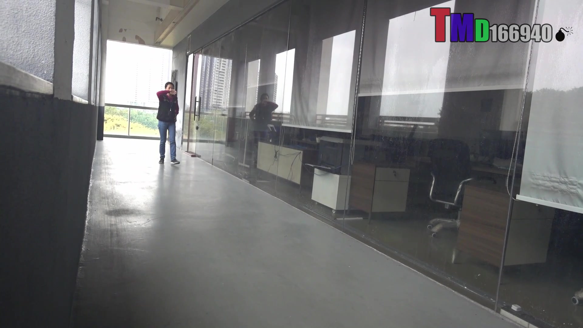 China hospital toilet voyeur - video 2