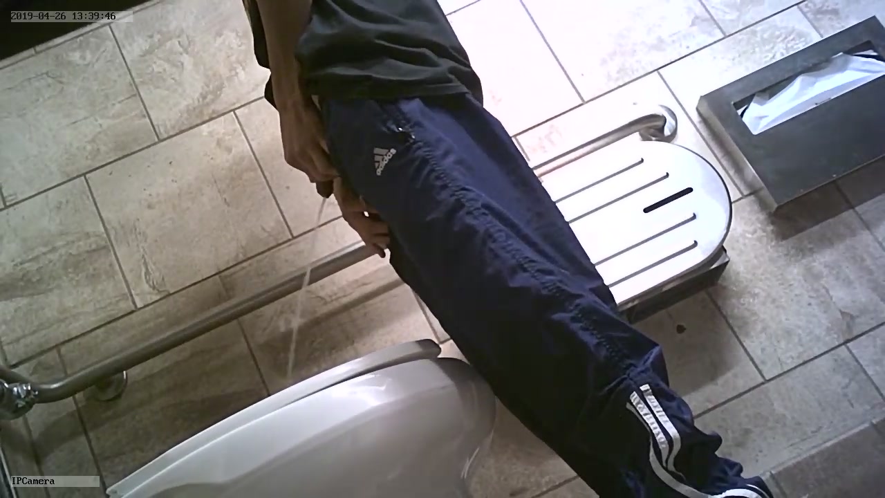 Spying on uncut guy pissing
