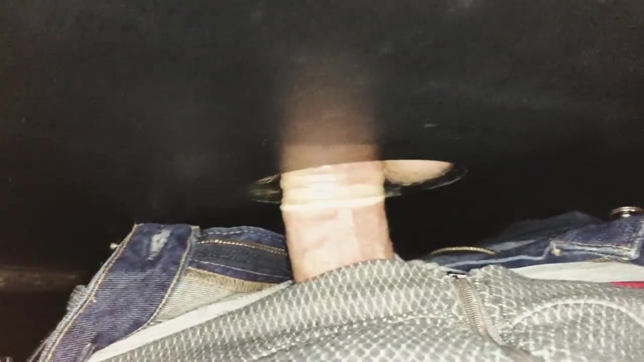 Condom Slips off into Anon Bottom after Cumming