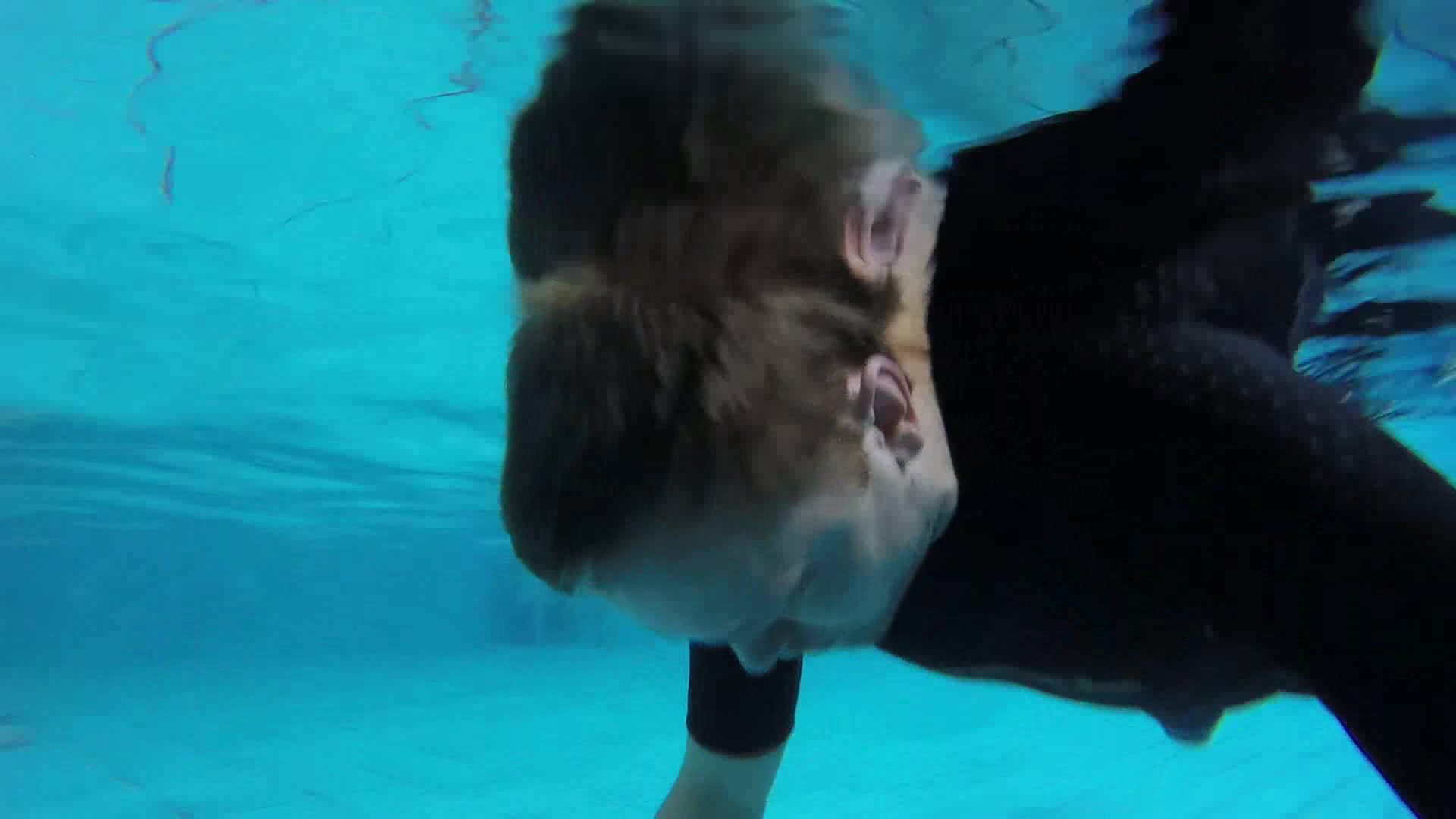 Underwater barefaced static breathold for 3.25